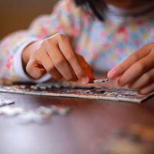"Jak grać z dzieckiem w puzzle" - wskazówki dotyczące gier logicznych